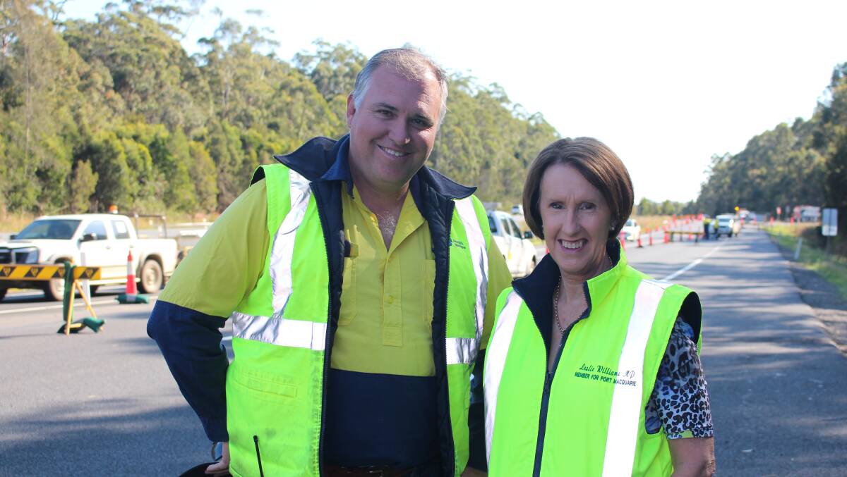 RMS Project Manager Simon Flannery with Port Macquarie MP Leslie Williams.