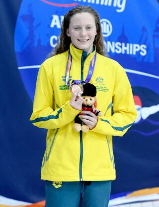 Jasmine Greenwood with her bronze medal. Photo: SWIMMING AUSTRALIA