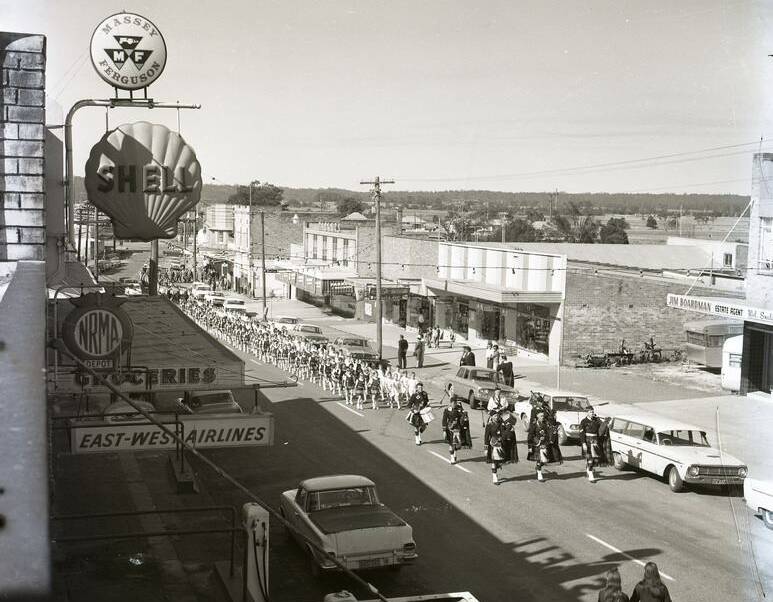 The Anzac march in High Street in Wauchope in 1968.  Photo courtesy of the Wauchope Gazette on the Wauchope History Facebook page.