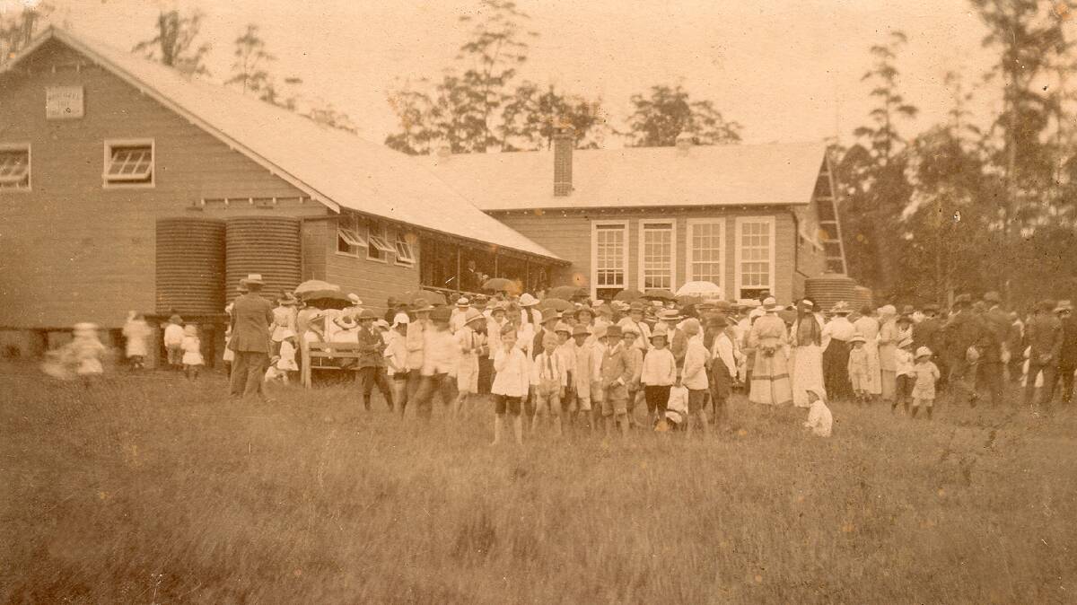 1917 opening of Wauchope School.