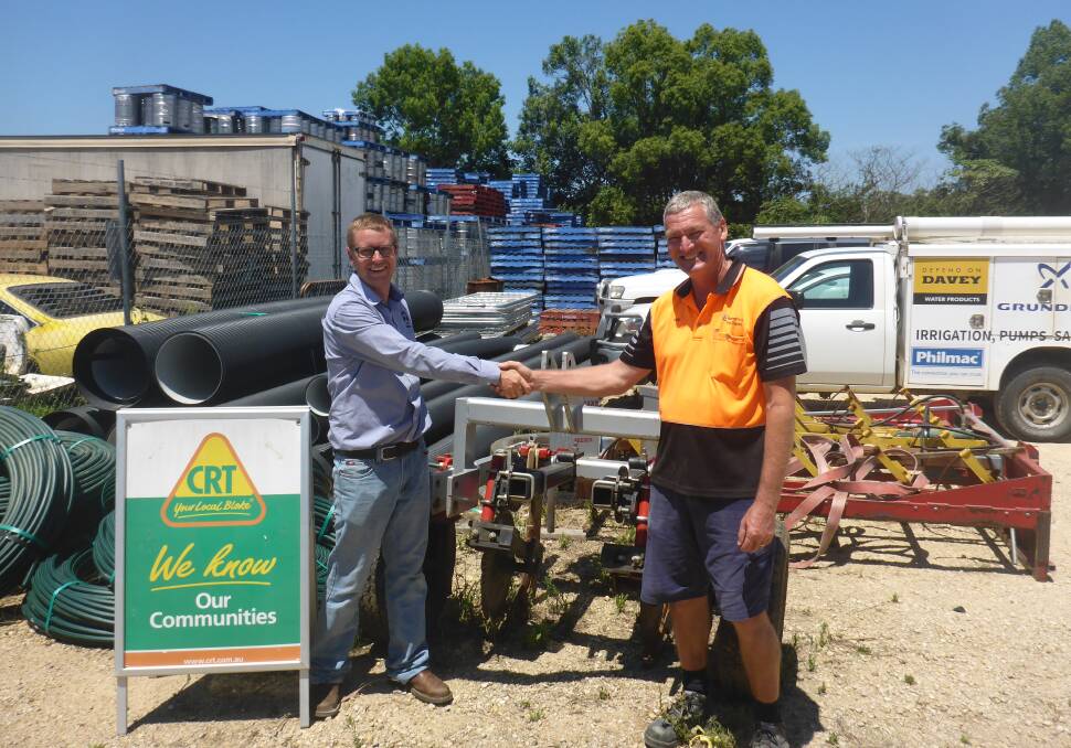 Stephen Allwood from Hastings Landcare and Steve Cooper from Hastings Co-op Mitre 10.