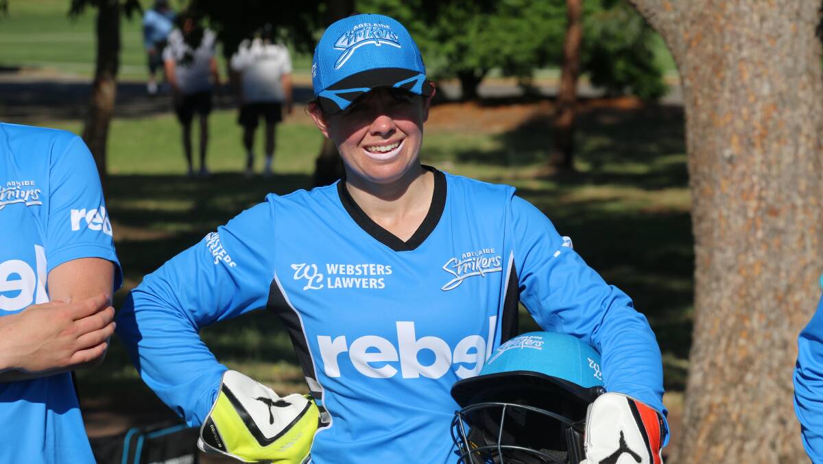 Balaklava's Tegan McPharlin has signed a one-year contract to return to the Adelaide Strikers for this years WBBL season.