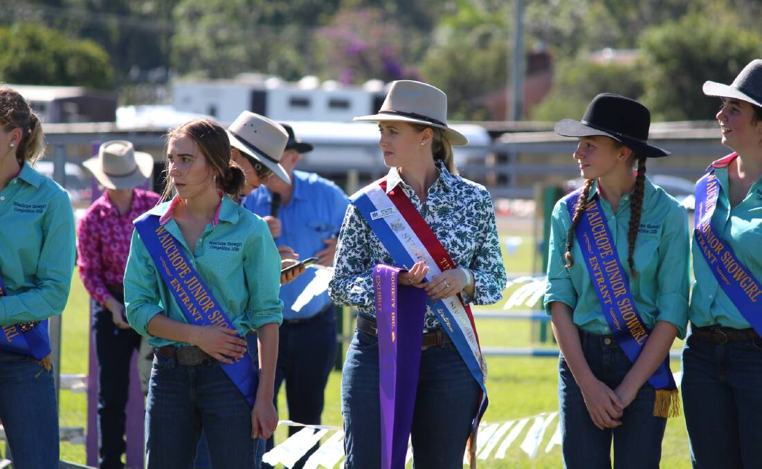2018 Royal Easter Showgirl and Wauchope local Nikki Gibbs (centre).
