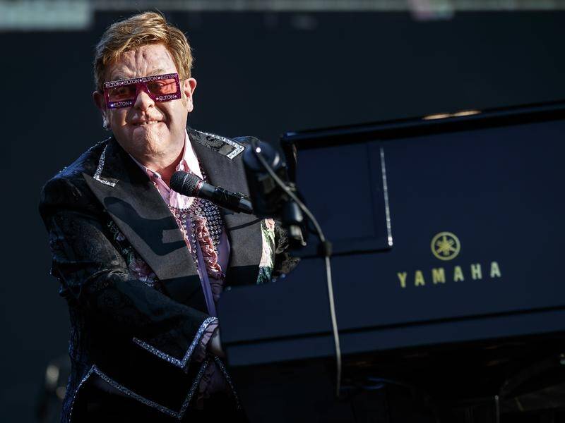 Pneumonia has forced Elton John to postpone his New Zealand tour.