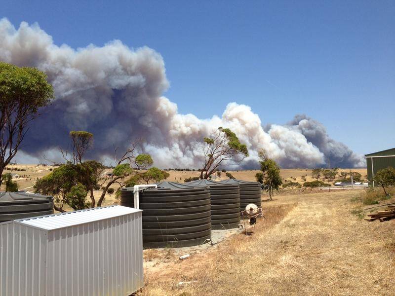 A bushfire burning out of control in Port Lincoln SA was on Tuesday contained with minimal losses.